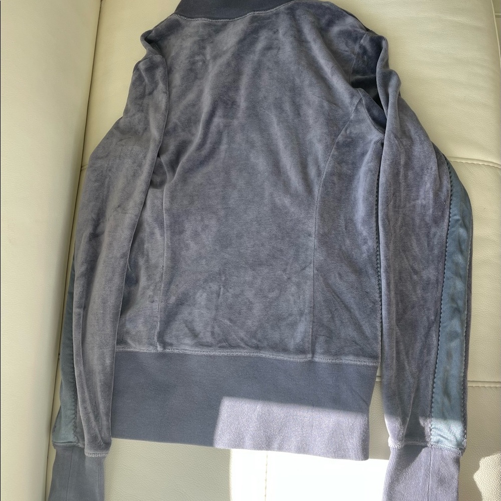 2 VSX Sweaters - Picture 6 of 7